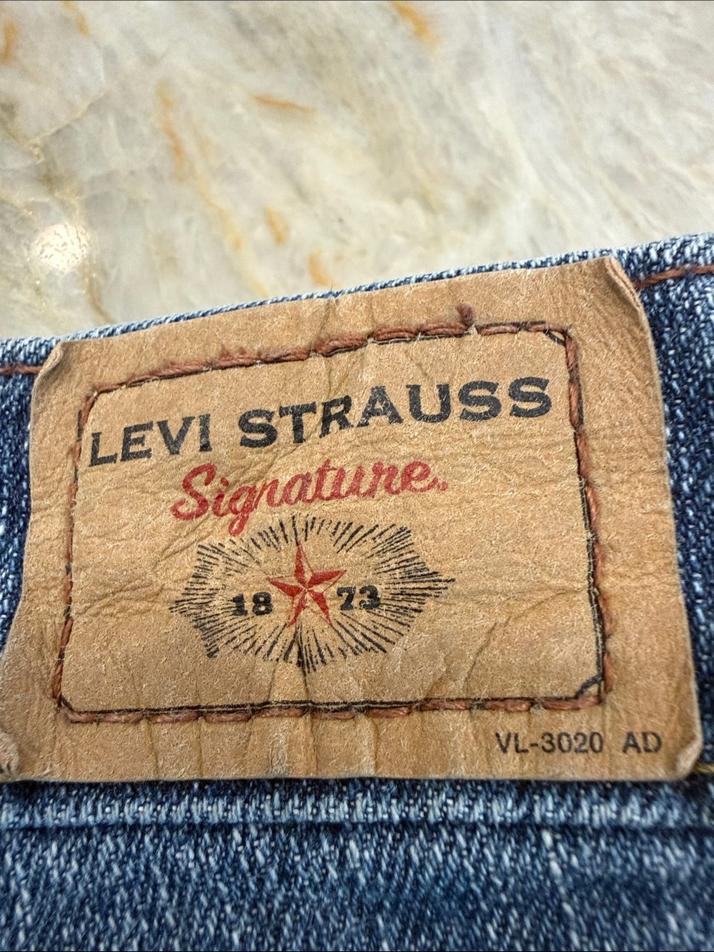Levi's Signature Ladies Mid Rise Bootcut Blue Jeans 18 - Picture 7 of 8